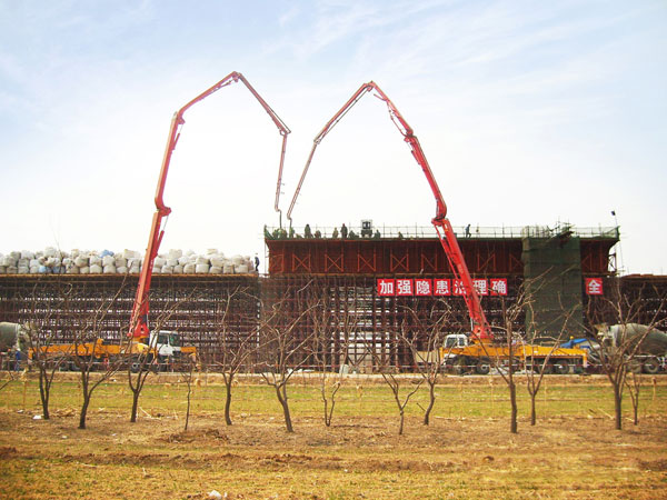 三一泵车在京沪高铁济南段施工