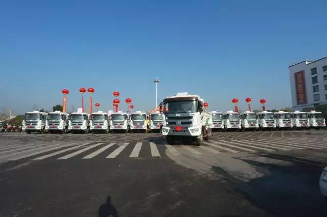 平江县采购15台环保自卸车 携手三一打造绿色城市1.jpg
